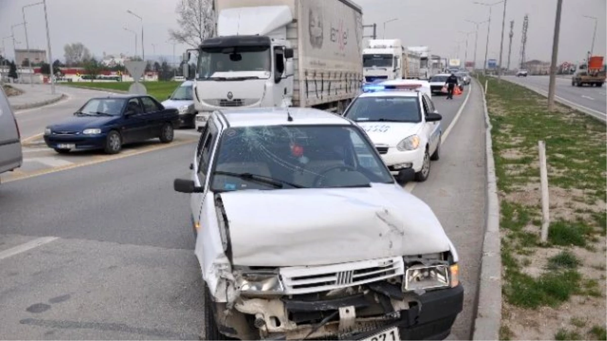 İnegöl\'de İki Kazada Üç Kişi Yaralandı