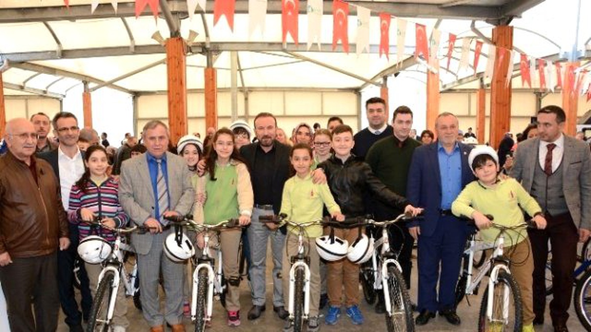 İzmit\'te Öğrenci ve Öğretmenler Bisikletlerine Kavuştu