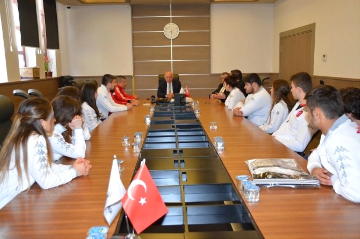 Judo Milli Takımı Süleymanpaşa Belediye Başkanı Eşkinat\'ı Ziyaret Etti