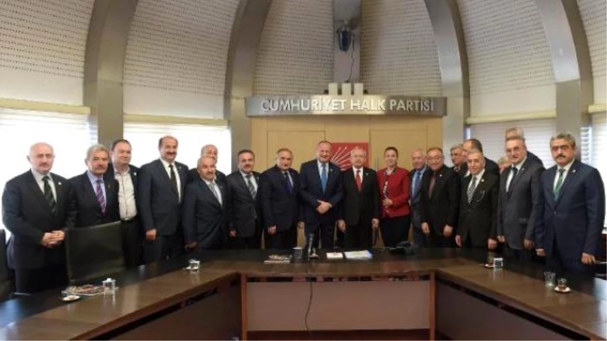 Kılıçdaroğlu, Belediye Başkanları Birliği Yönetim Kurulu Üyeleri ile Görüştü