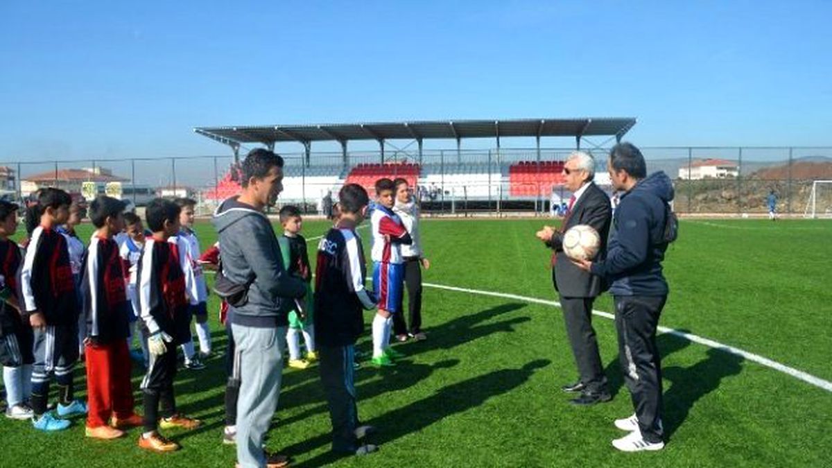 Kula\'da Okullar Arası Futbol Turnuvası Devam Ediyor