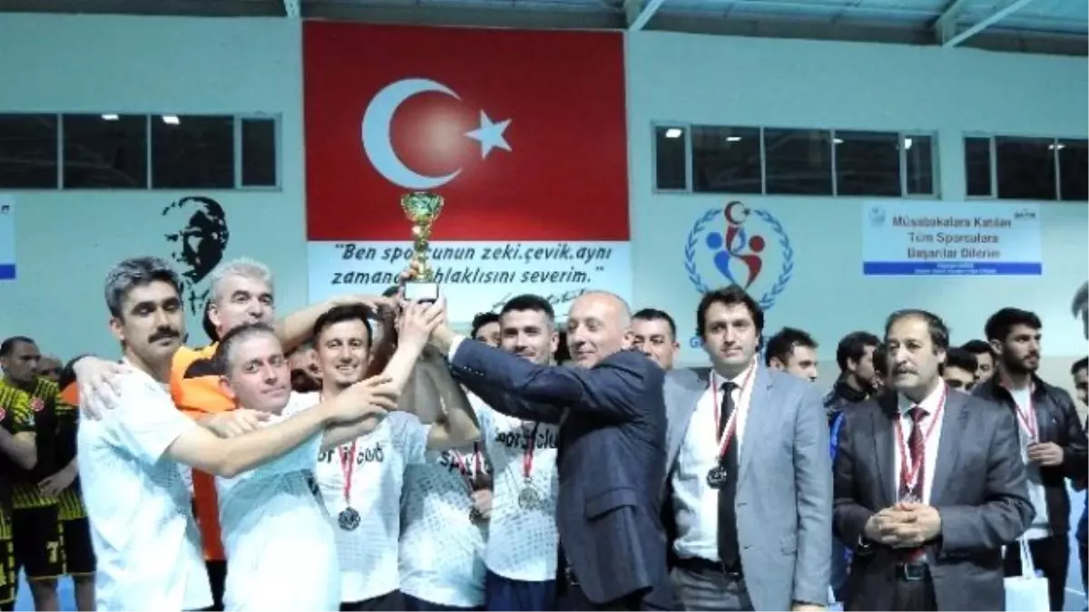 Kurumlar Arası Salon Futbol Turnuvası Sonlandı