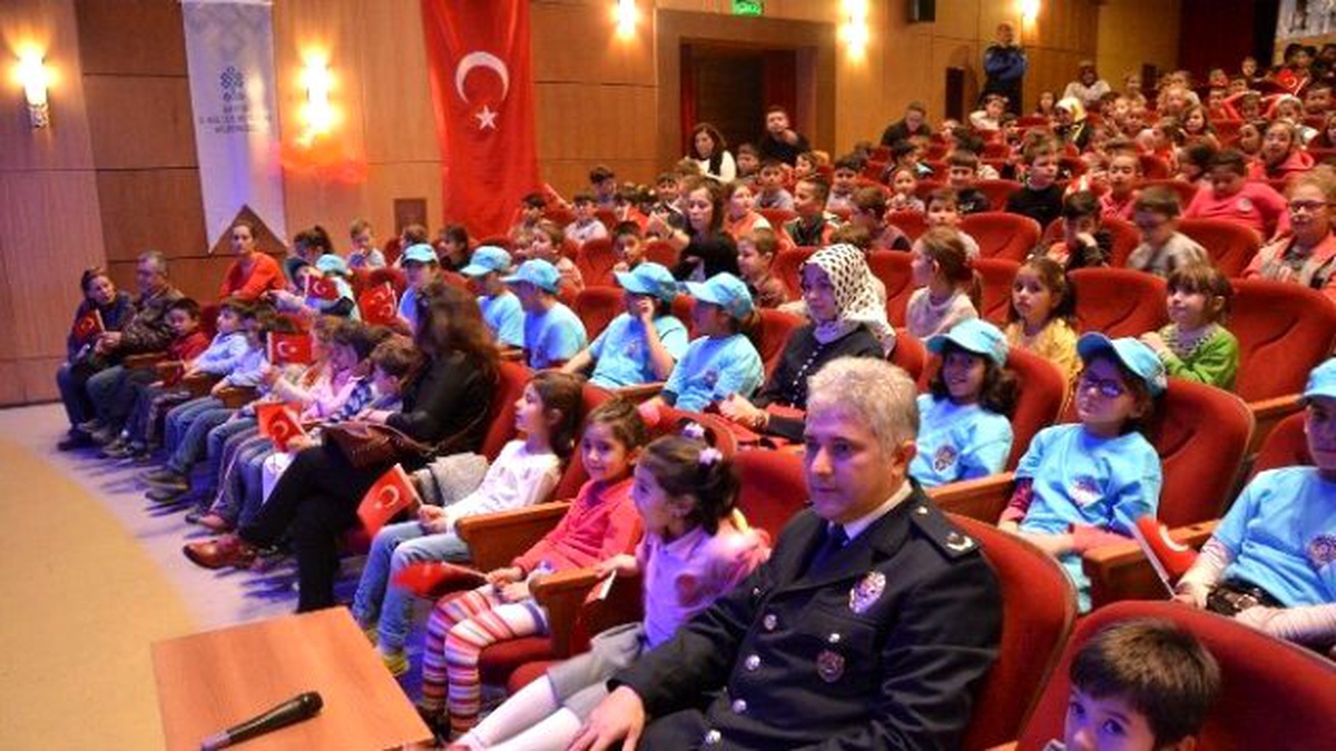 Öğrenciler Tiyatro Keyfi Yaşadı