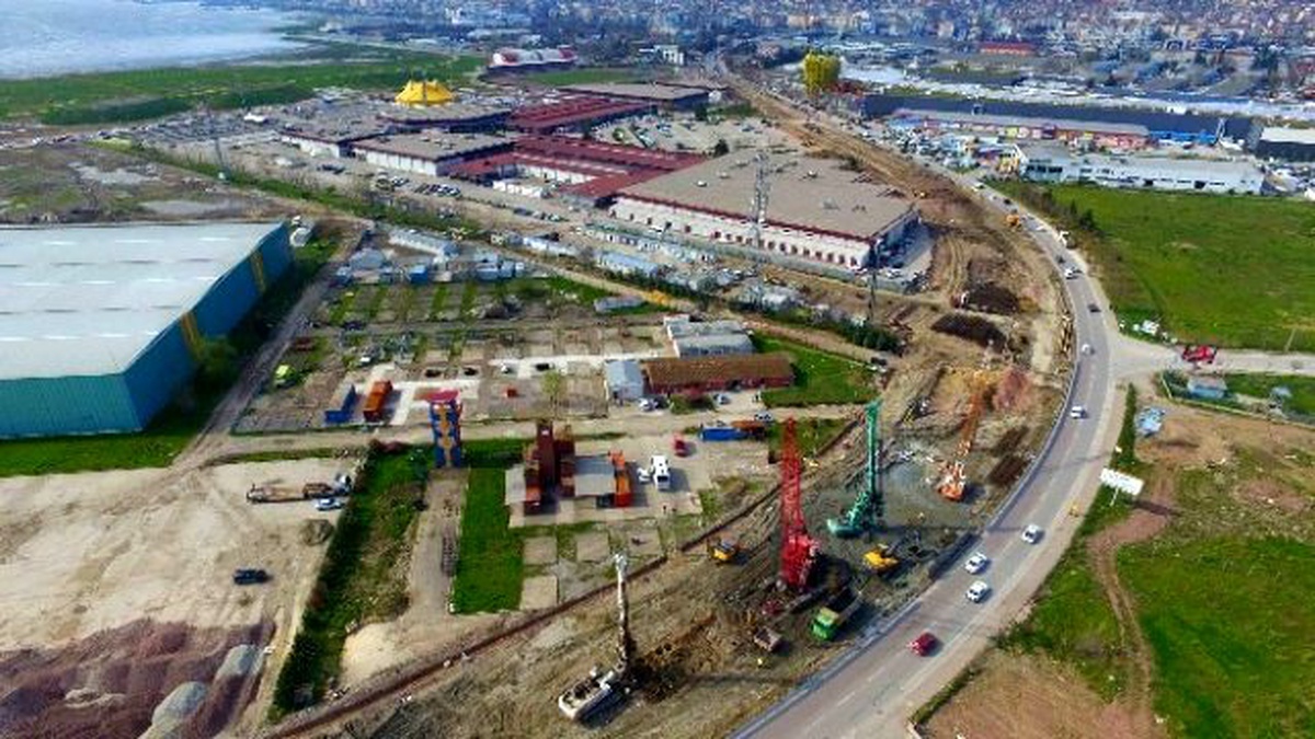 Outlet Köprülü Kavşağında Çalışmalar Sürüyor