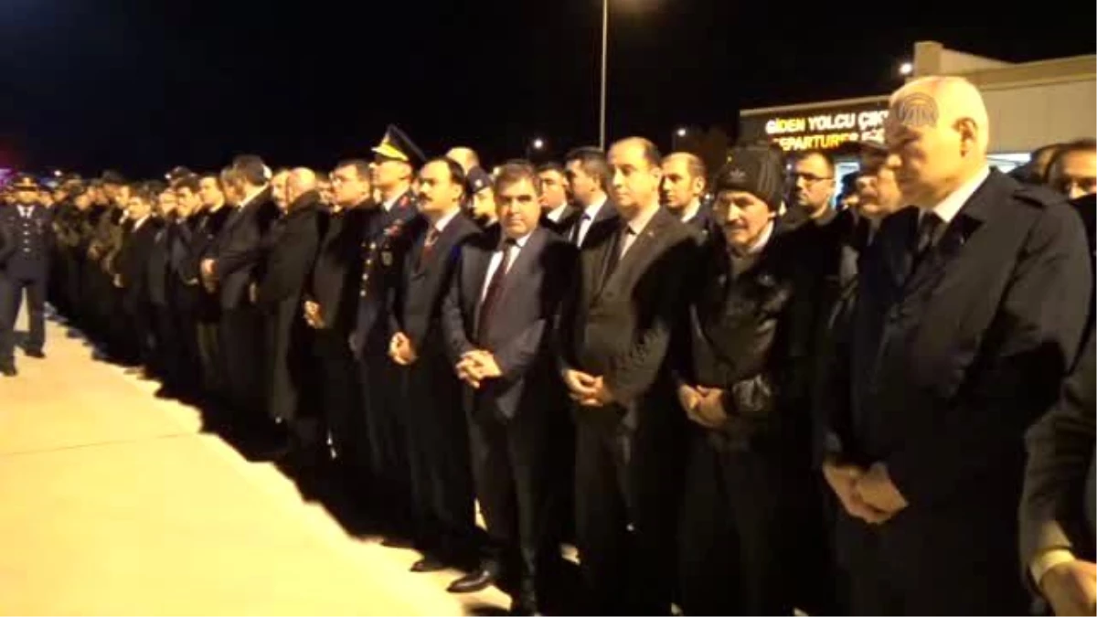 Şehit Özel Harekat Polisi İdris Bolat\'ın Cenazesi Amasya\'ya Getirildi