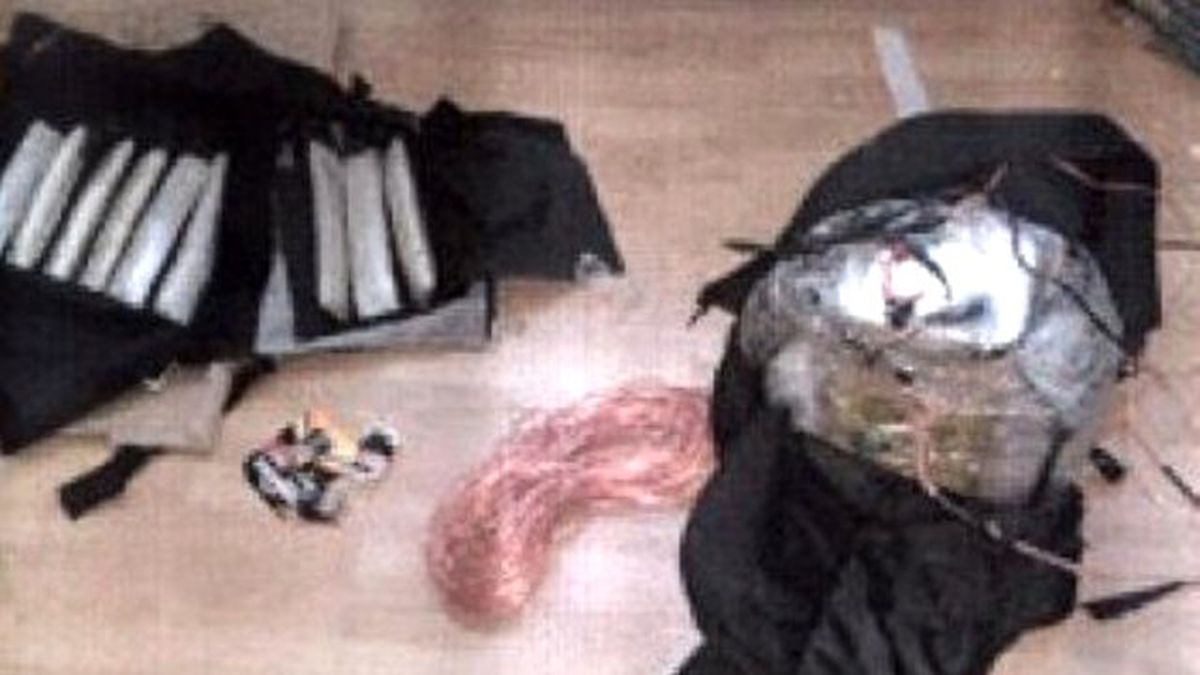 Yakalanan IŞİD Militanlarından Canlı Bomba Yeleği Fotoğrafı Çıktı