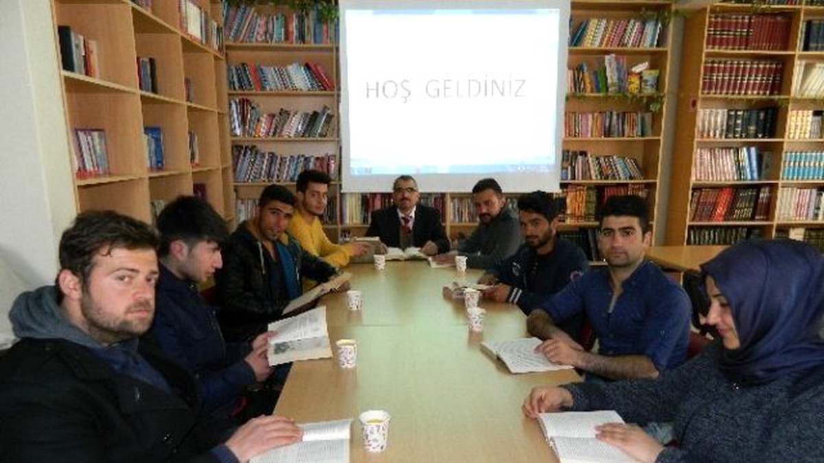 AK Parti Gençlik Kolları Tarafından Bir Saatlik Okuma Etkinliği Düzenlendi