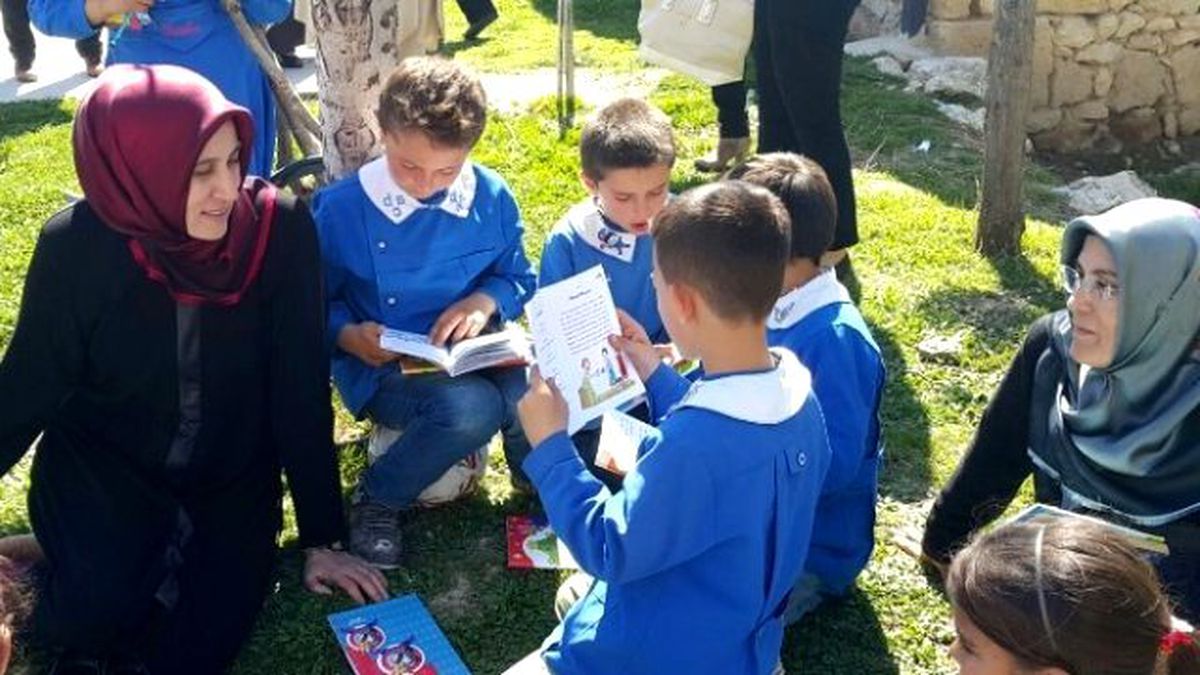 Ak Partili Kadınlar, Çocuklarla Birlikte Kitap Okudu