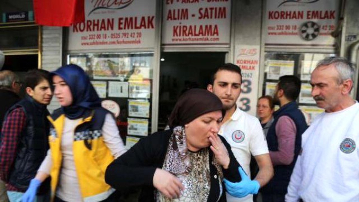 Apartmandaki Yangında 9 Kişi Dumandan Etkilendi