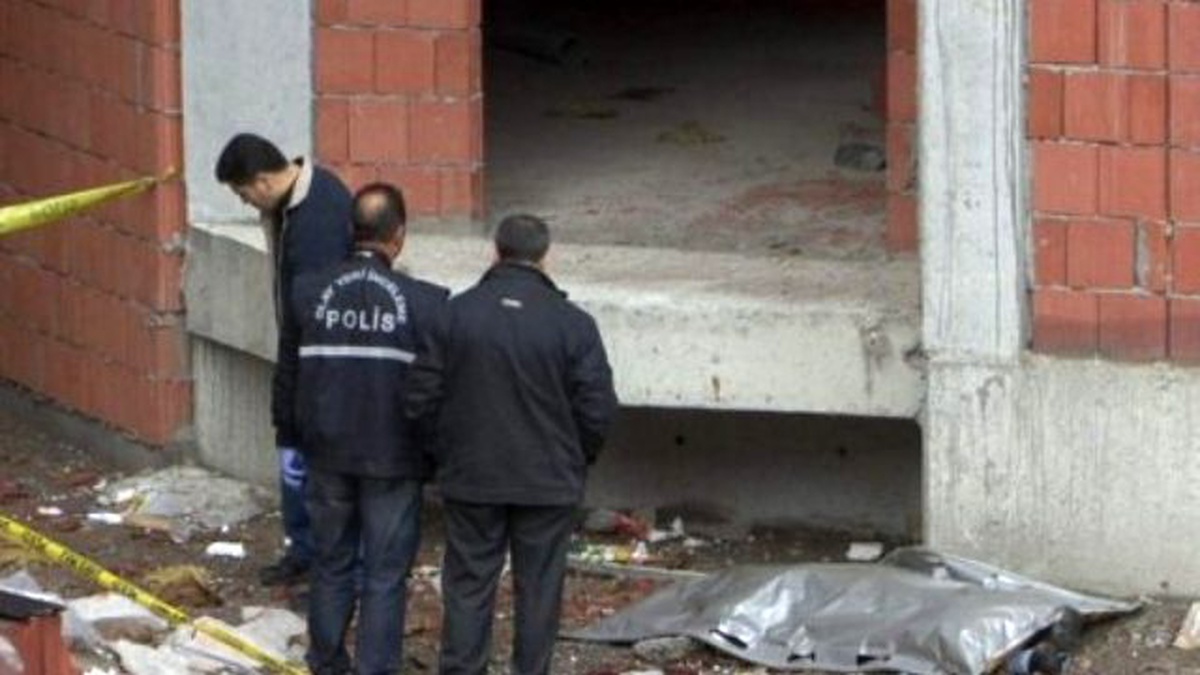 Avm İnşaatından Düşen İnşaat İşçisi Hayatını Kaybetti