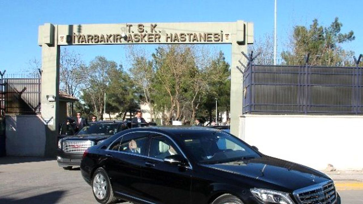 Başbakan Davutoğlu Yaralıları Ziyaret Etti