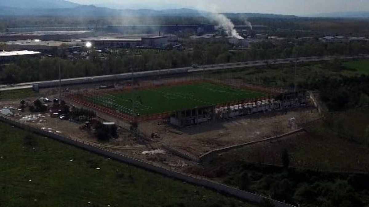 Başkan Akcan ve Zımba Devam Eden Sentetik Sahada İncelemelerde Bulundu