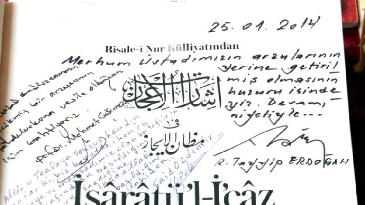 Bediüzzaman Sergisinde Recep Tayyip Erdoğan\'ın İmzasını da Taşıyan Kitap