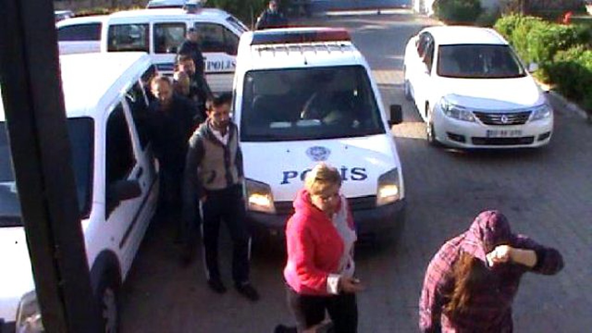 Biri Koltuk Değnekli 6 Kadın Fuhuştan Tutuklandı