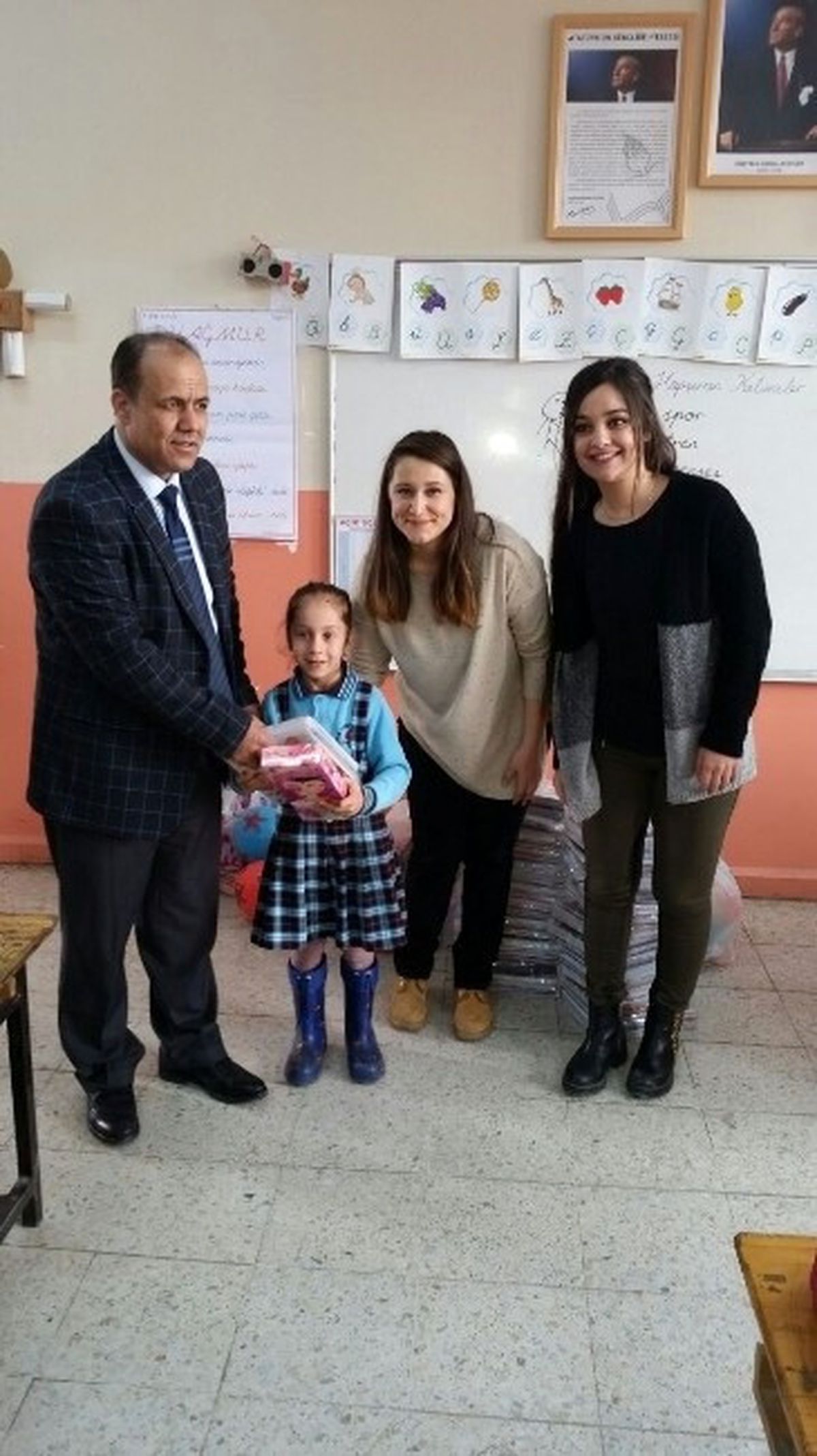 Çocukların Yüzünü Güldüren Müdür