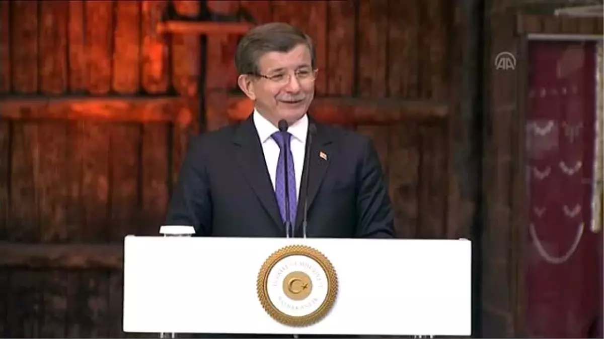 Davutoğlu: "Bunların Tek Derdi Var, Teröristlere İş Makineleriyle Çukur Kazmak"