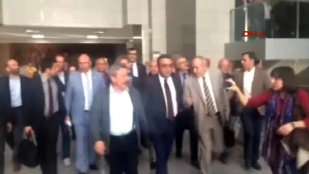 Dündar ve Gül Adliyeden Sloganlarla Uğurlandı