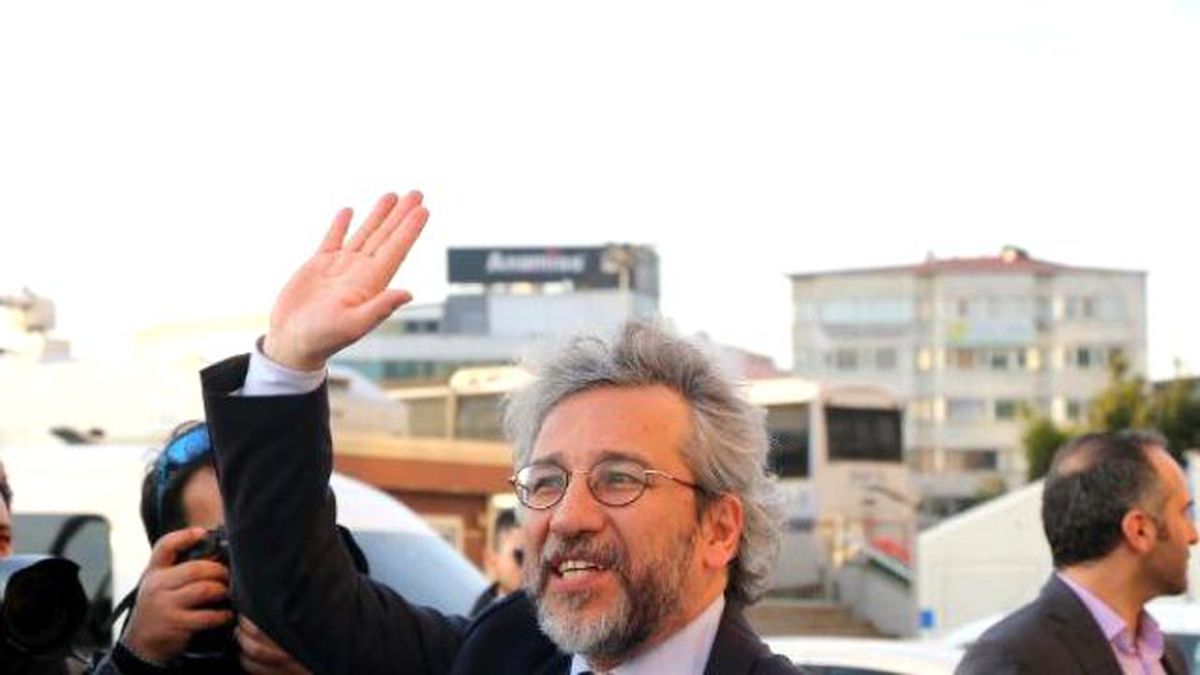 Dündar ve Gül\'ün Yargılanmasına "Tutuksuz" Devam Edilecek