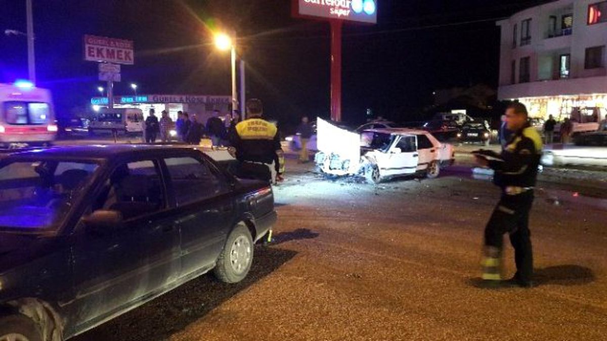 Düzce'de 2 Otomobil Çarpıştı: 1 Yaralı