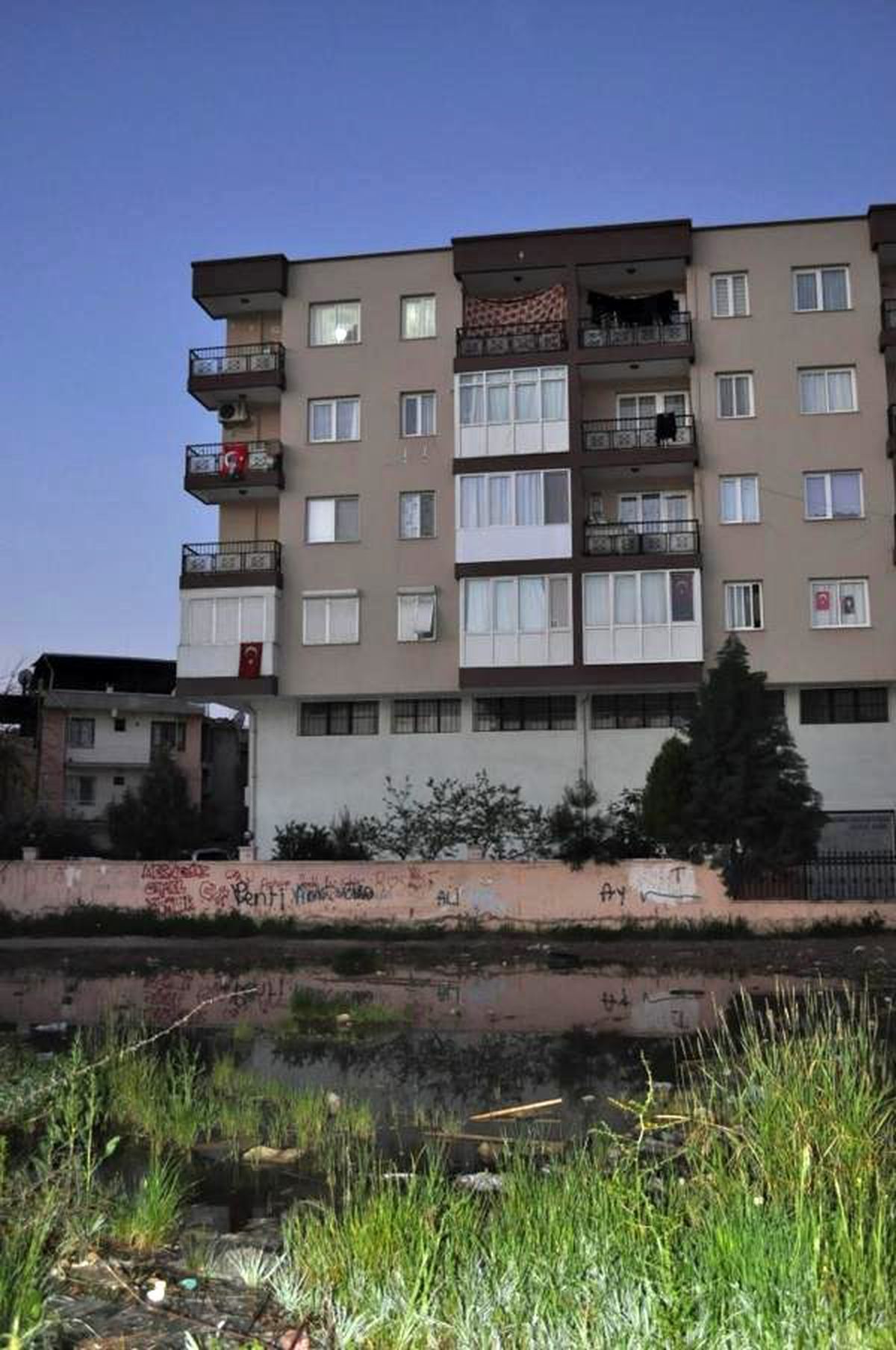 İzmir'de IŞİD Operasyonu: 15 Gözaltı