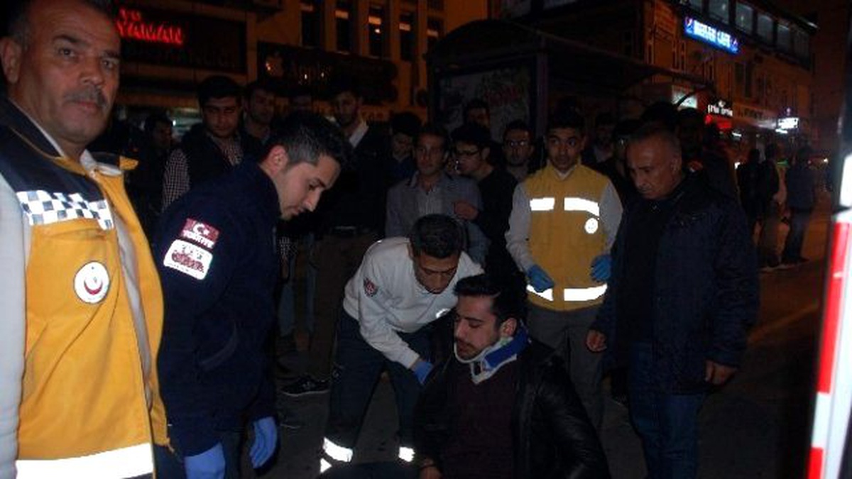 Motosiklet ile Otomobil Çarpıştı: 1 Yaralı