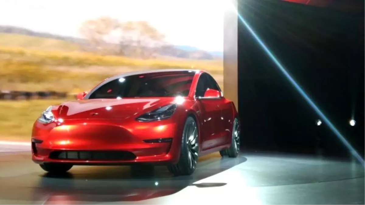 Nihayet Tesla Model 3 Dünya Prömiyeri!