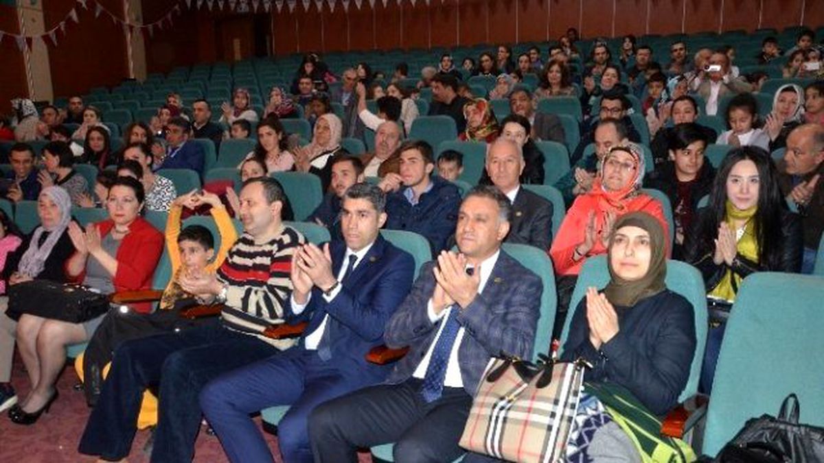 Öğrenciler Çanakkale Şehitlerini Andı