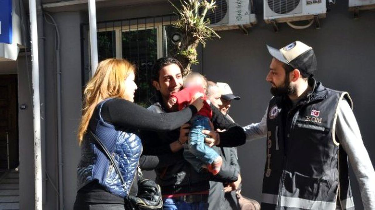 Yüzlerce Çocuğu Ölüme Gönderdi, Kendi Çocuğunu Hasretle Öptü