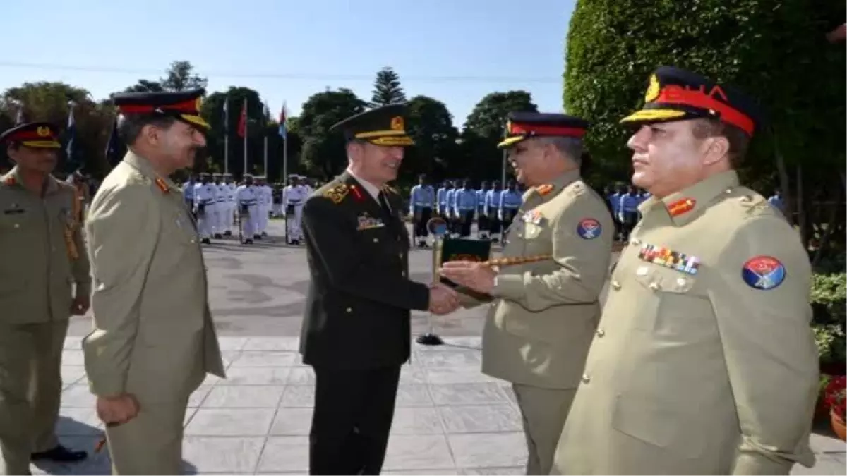 Orgeneral Hulusi Akar\'a Pakistan Nişan-ı İmtiyaz Madalyası Verildi