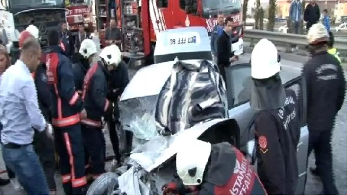 Otomobil ile Beton Mikseri Kafa Kafaya Çarpıştı: 2 Ölü, 3 Yaralı