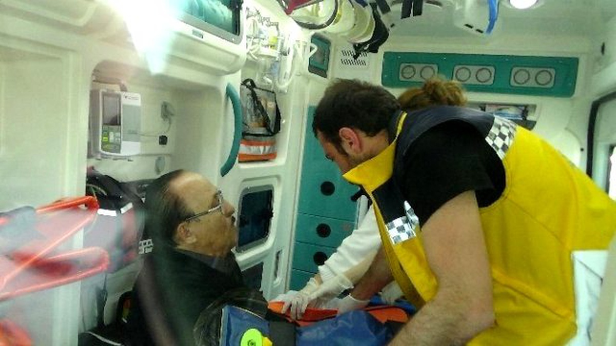 Otomobil Yolun Karşısına Geçmeye Çalışan Yaşlı Adama Çarptı