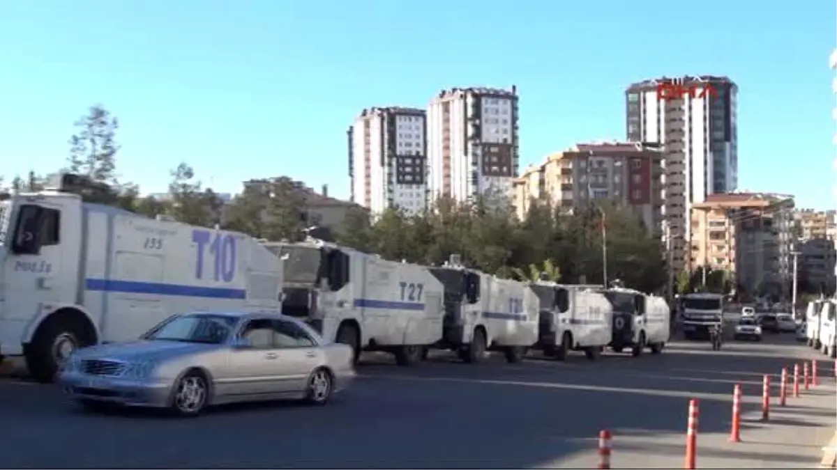 Şanlıurfa\'ya Zırhlı Araç ve Polis Takviyesi