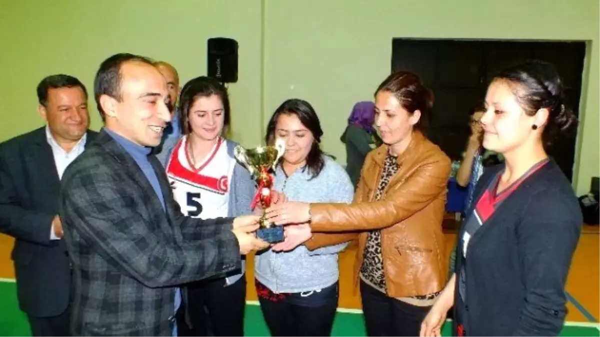 Ulukışla Kaymakamlık Voleybol Turnuvası Tamamlandı