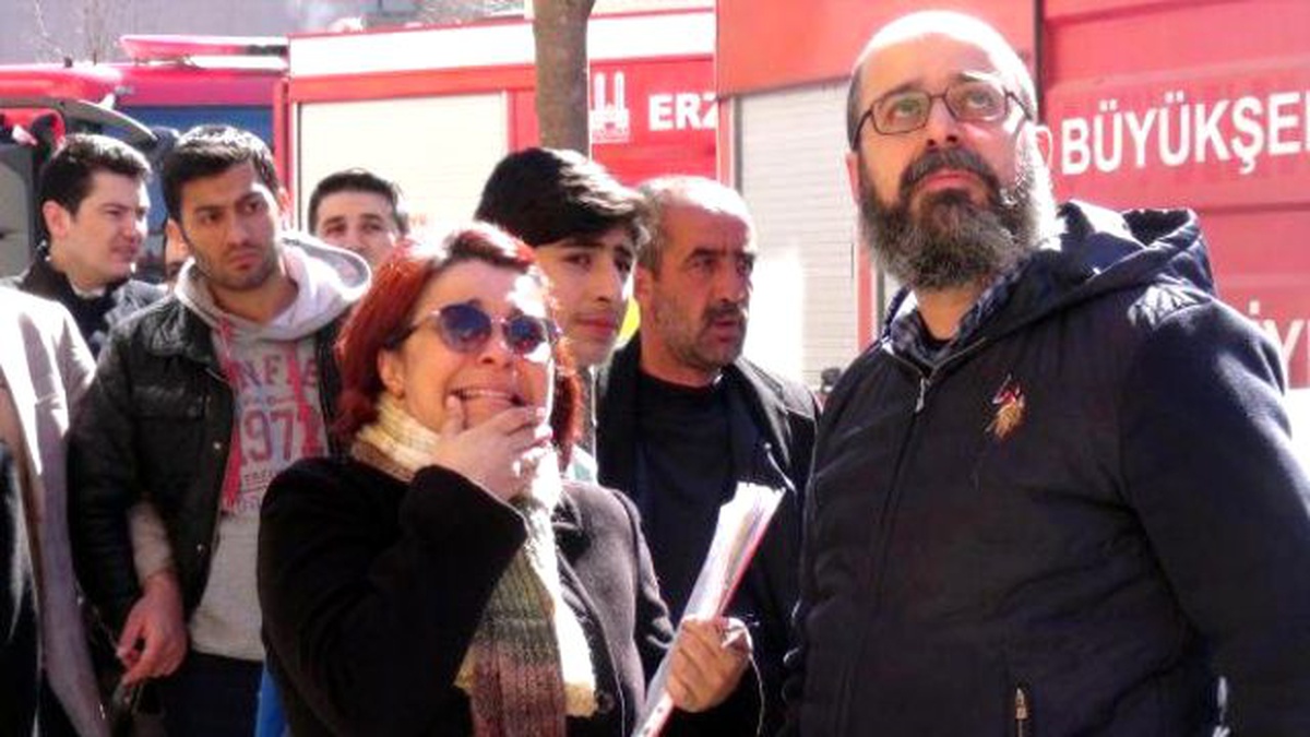 Devlet Tiyatrosunda Çıkan Yangını Tiyatrocular Gözyaşları İçinde İzledi