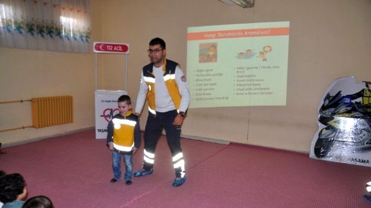 112 Ekibinden Miniklere Yaşama Yol Ver Eğitimi