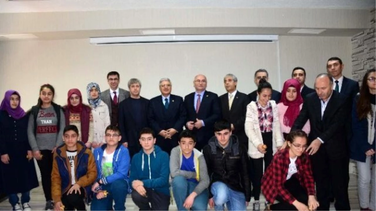 Bitlis\'te Başarılı Öğrenciler Ödüllendirildi
