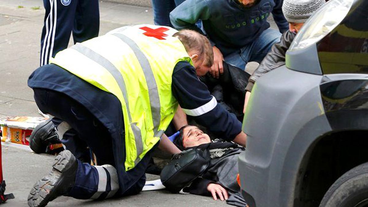 Brüksel'de Müslüman Kadının Üzerine Araba Sürdüler