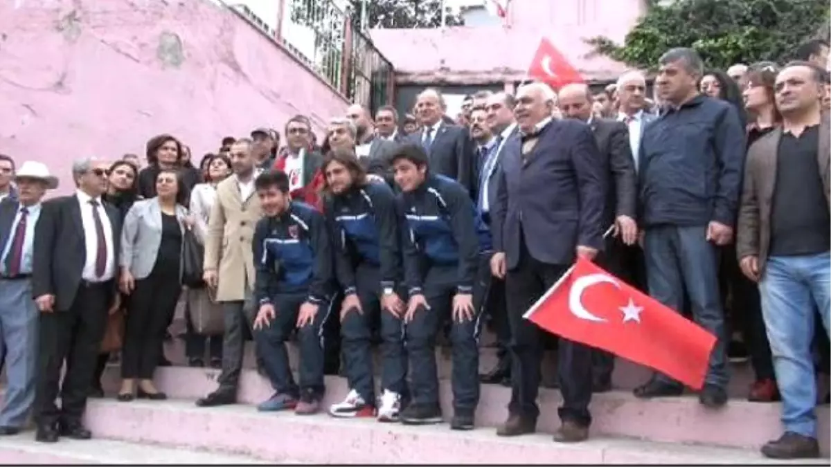 CHP\'lilerden Gaziosmanpaşa Stadı Protestosu