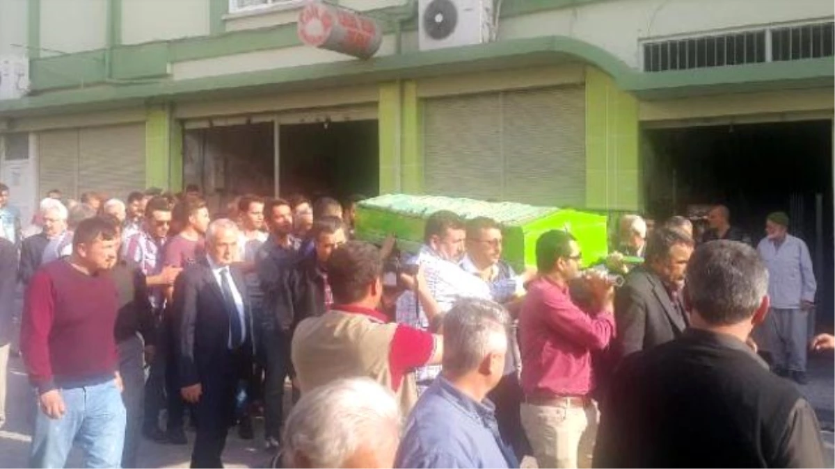 Evde Ölü Bulunan Polis Memuru Tatar, Osmaniye\'de Toprağa Verildi