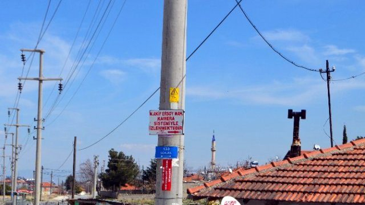 Mahallesini Güvenlik Kamerasıyla Donattı