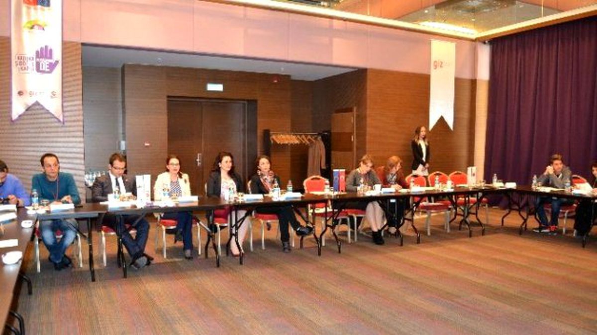 Trabzon\'da "Aile İçi Şiddetle Mücadele Projesi" Bilgilendirme Toplantısı