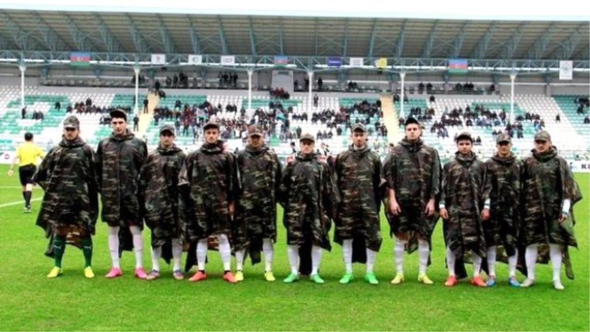 Azerbaycanlı Futbolcularından Askerlerine Anma