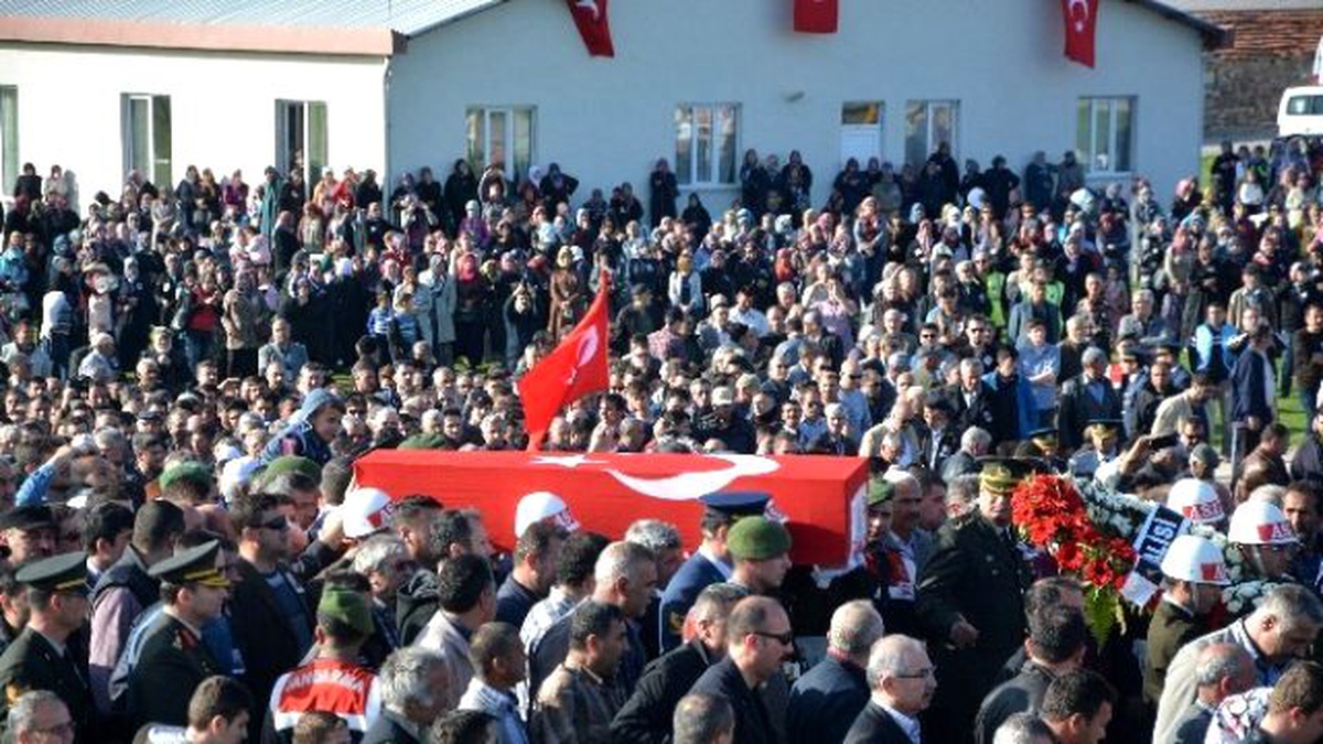 Balıkesirli Şehidin Cenazesinde Gözyaşları Sel Oldu
