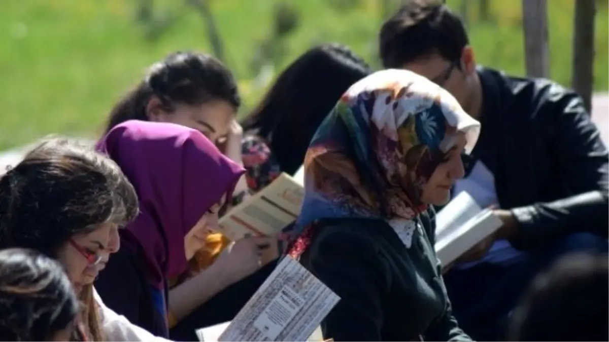 Bandırma Onyedi Eylül Üniversitesi "Kitabını Al Gel" Etkinliği Düzenledi