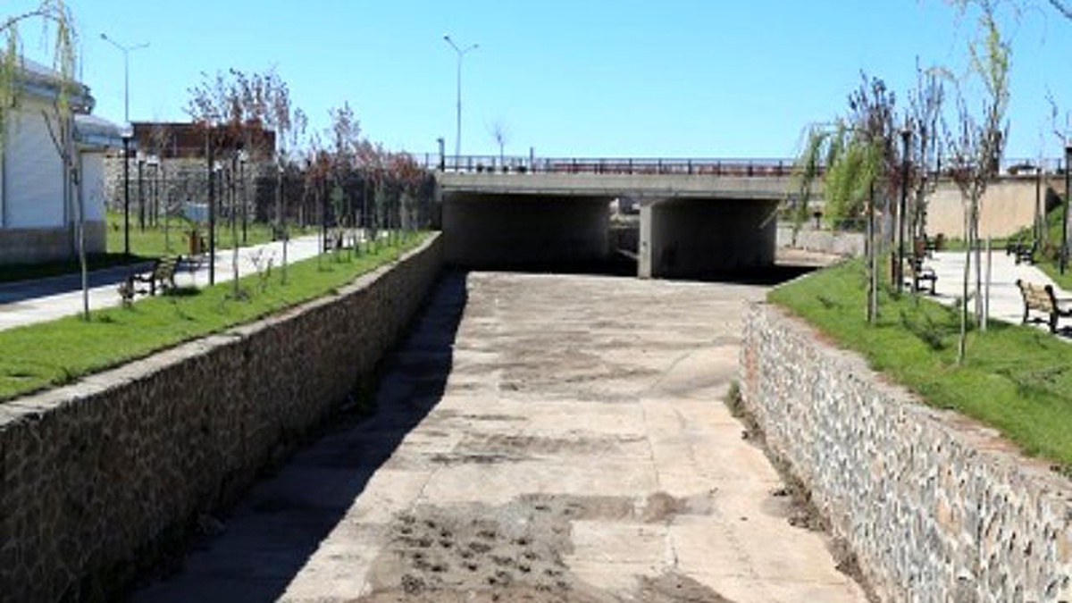 DSİ\'nin Kirliliğini Belediye Temizledi