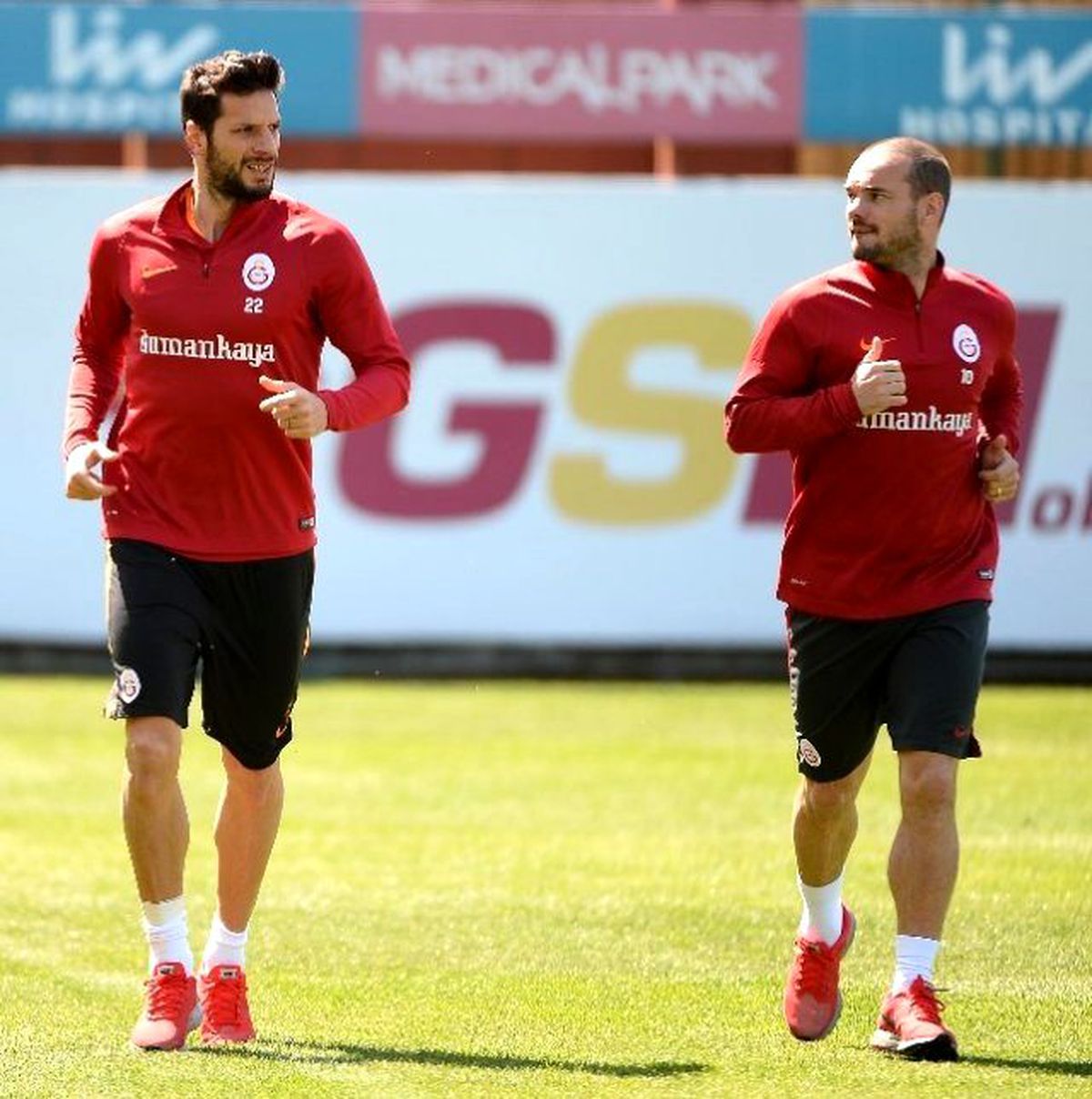 Galatasaray\'da Sneijder Koşulara Başladı