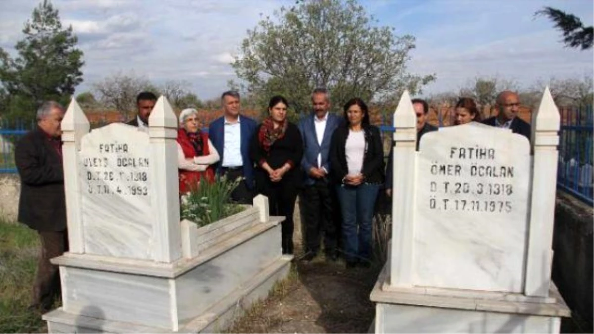 HDP Milletvekilleri, Öcalan\'ın Anne ve Babasının Mezarını Ziyaret Etti