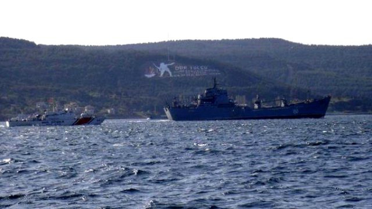 Rus Savaş Gemisi Saratov, Çanakkale Boğazı\'ndan Geçti