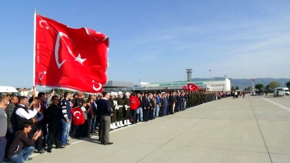 Şehit Uzman Çavuş Aycan Özdil\'in Naaşı Edremit\'e Getirildi