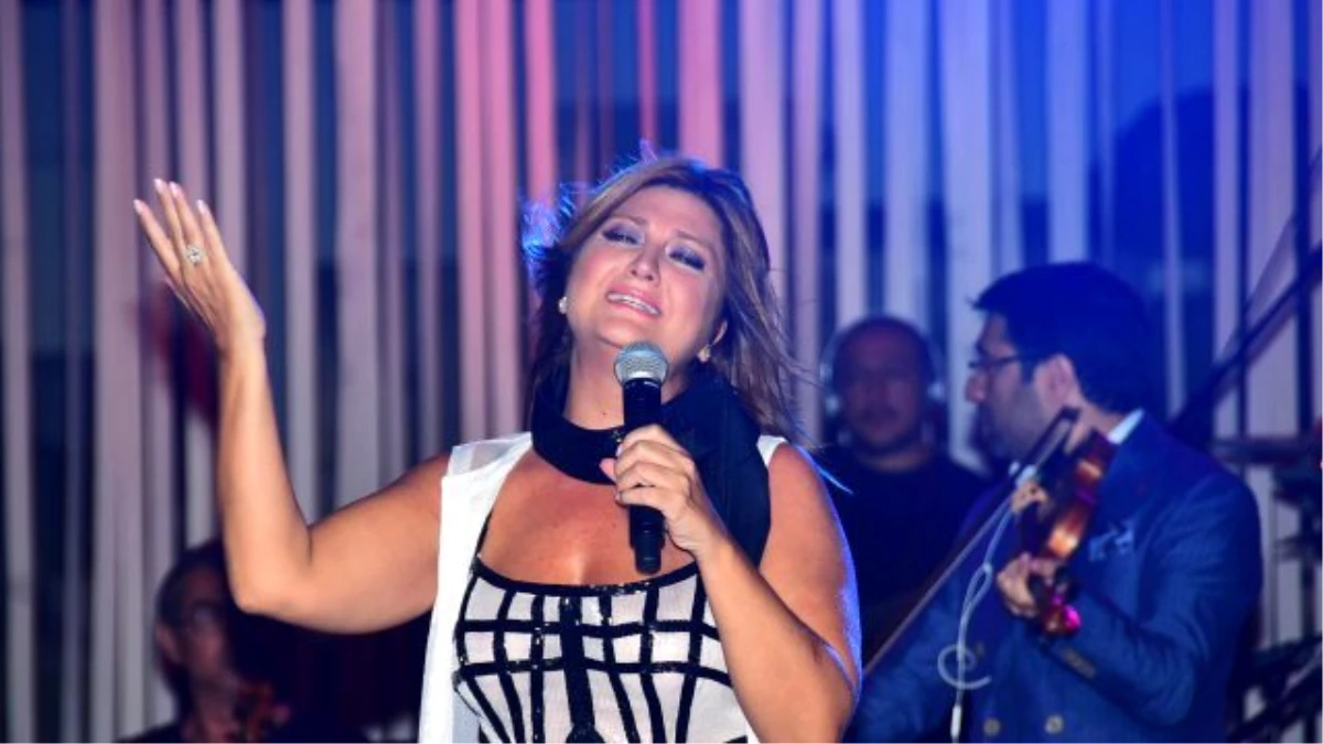 Sibel Can, Albümündeki İki Şarkıyı Müslüm Gürses\'e İthaf Etti